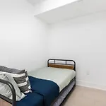 Central Downtown 1 And Den W 3 Beds Sleeps 4 By Uoft