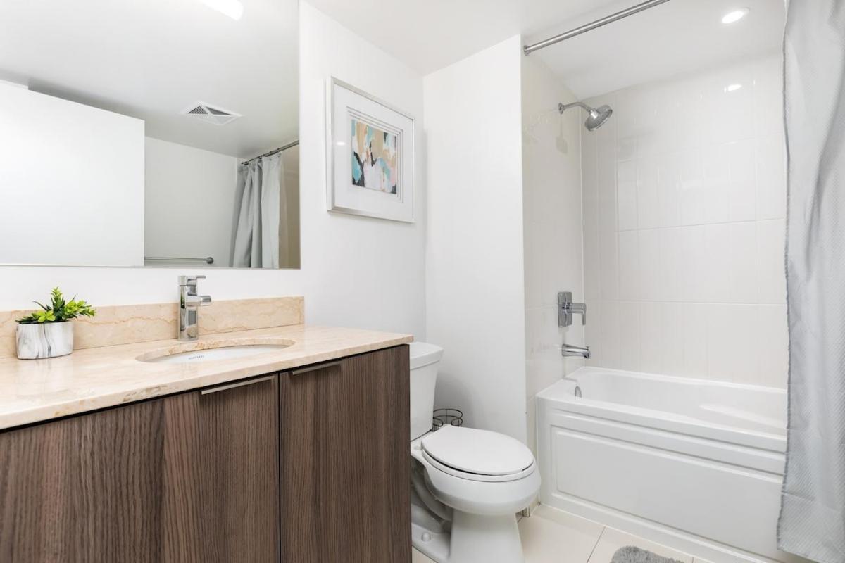 Apartment Downtown 1 And Den W 3 Beds Sleeps 4 By Uoft *