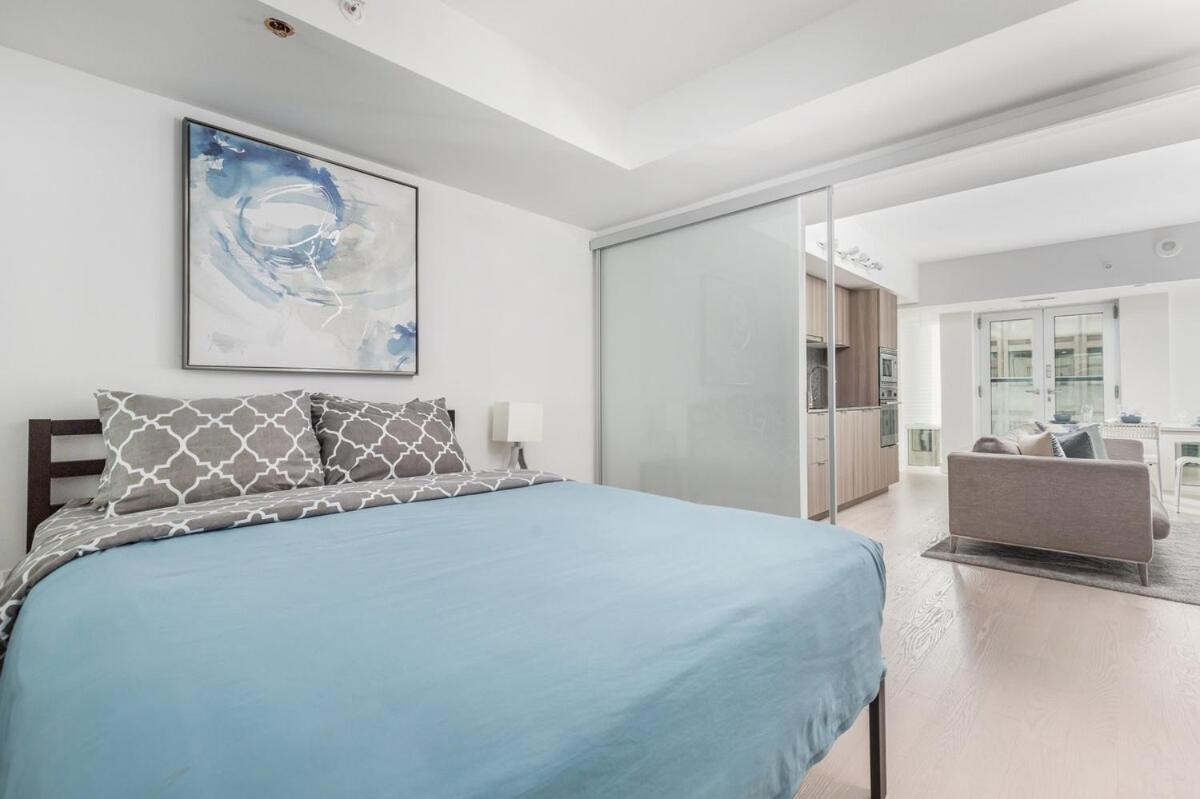 Downtown 1 And Den W 3 Beds Sleeps 4 By Uoft