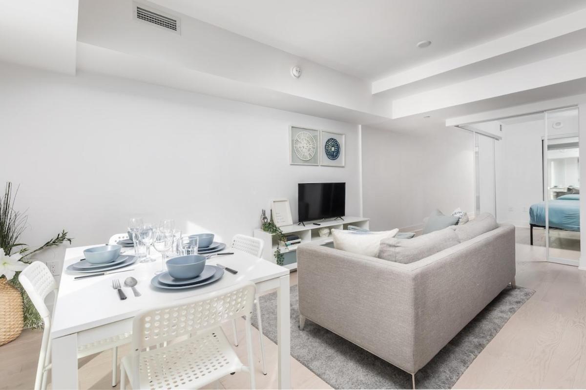 Downtown 1 And Den W 3 Beds Sleeps 4 By Uoft Toronto