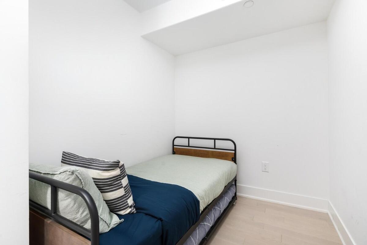 Apartment Downtown 1 And Den W 3 Beds Sleeps 4 By Uoft