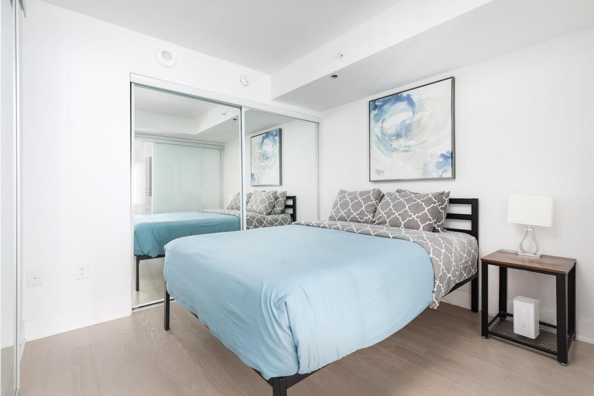Downtown 1 And Den W 3 Beds Sleeps 4 By Uoft Apartment
